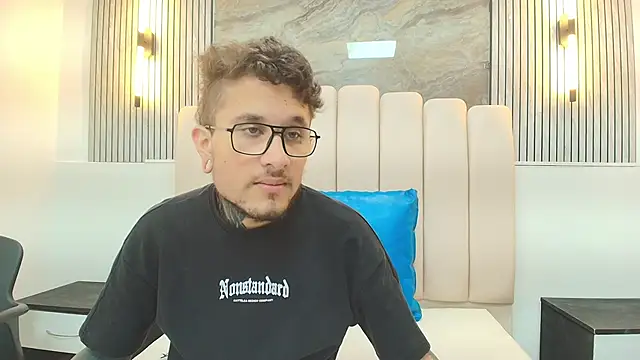 Snapshot of RavenandCody chatting on 14, 10, 2025 RavenandCody online show from 14, 10, 2025