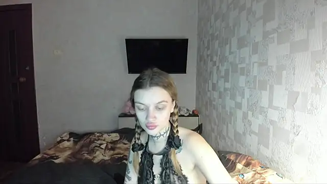 Snapshot of AlisTris chatting on 5, 11, 2025 AlisTris online show from 5, 11, 2025