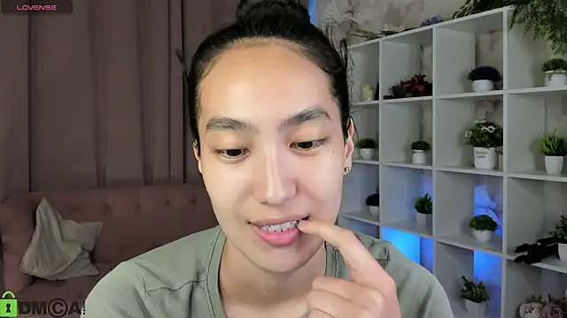 FlirtyAura online show from 24, 6, 2026