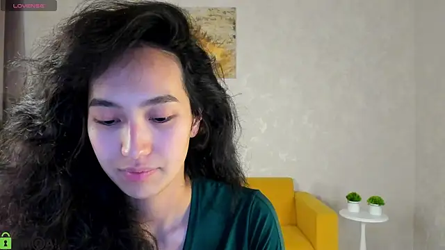 Snapshot of FlirtyAura chatting on 27, 4, 2026 FlirtyAura online show from 27, 4, 2026