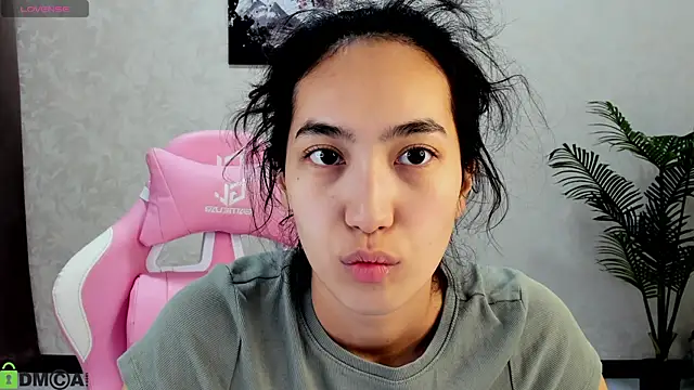 FlirtyAura online show from 18, 11, 2025