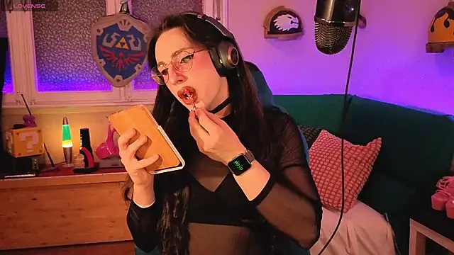 Snapshot of Zesty_Peach chatting on 7, 6, 2026 Zesty Peach online show from 7, 6, 2026
