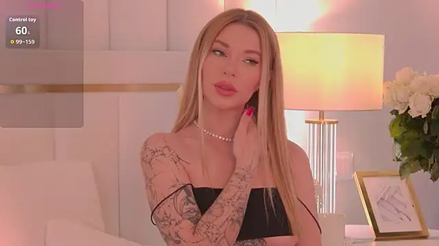 Snapshot of AriellaMelo chatting on 12, 11, 2025 AriellaMelo online show from 12, 11, 2025