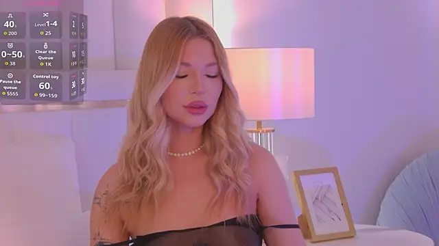 Snapshot of AriellaMelo chatting on 10, 10, 2025 AriellaMelo online show from 10, 10, 2025