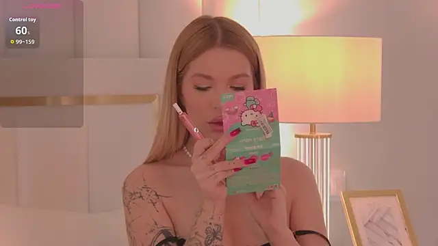 Snapshot of AriellaMelo chatting on 15, 11, 2025 AriellaMelo online show from 15, 11, 2025