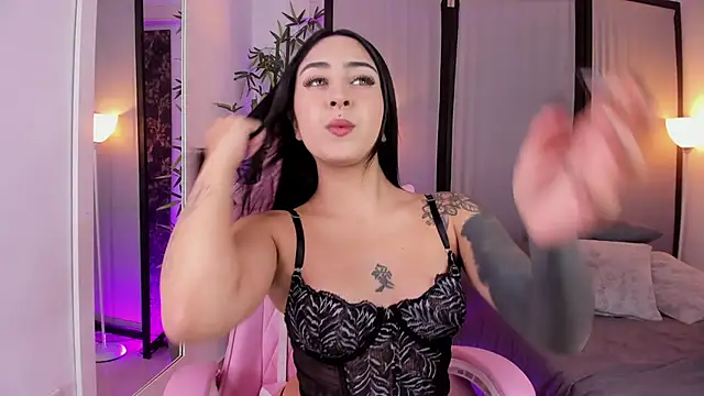 Snapshot of ChloeShade chatting on 24, 10, 2025 ChloeShade online show from 24, 10, 2025