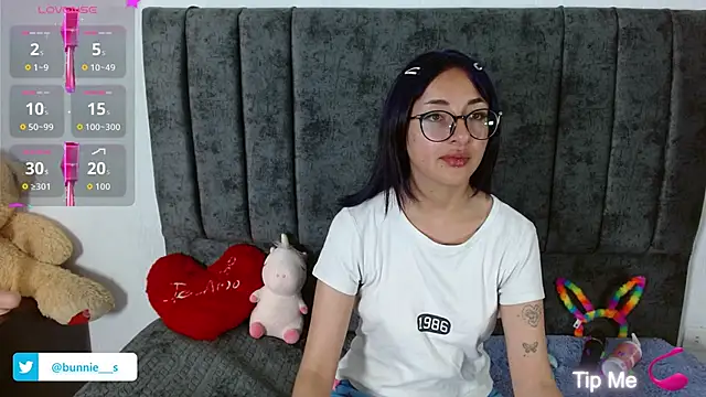 Littlee Bunny  online show from 30, 9, 2025
