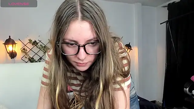 velvet  moon online show from 13, 3, 2026