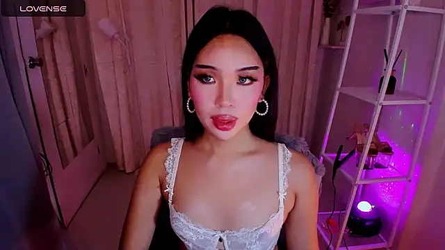 Snapshot of MS_LUNA chatting on 25, 11, 2025 MS LUNA online show from 25, 11, 2025