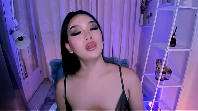 Snapshot of MS_LUNA chatting on 9, 10, 2025 MS LUNA online show from 9, 10, 2025
