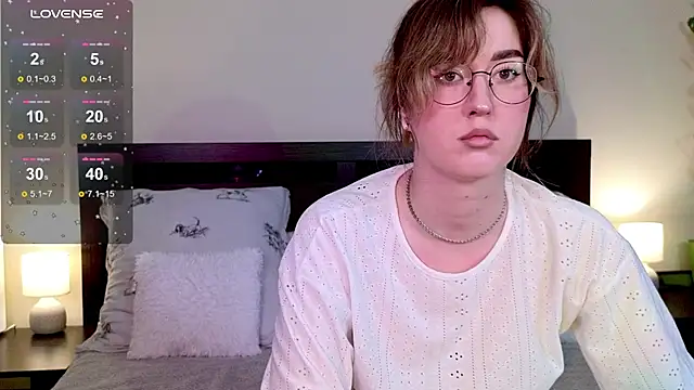 Snapshot of _AlexaFlowers_ chatting on 12, 9, 2025  AlexaFlowers  online show from 12, 9, 2025