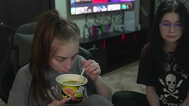 Snapshot of lis_silver chatting on 14, 10, 2025 lis silver online show from 14, 10, 2025