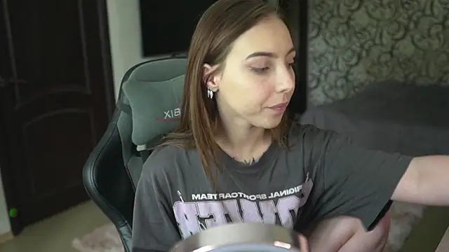 Snapshot of lis_silver chatting on 28, 9, 2025 lis silver online show from 28, 9, 2025