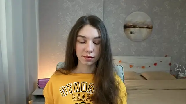 Snapshot of KellyShines chatting on 15, 12, 2025 KellyShines online show from 15, 12, 2025