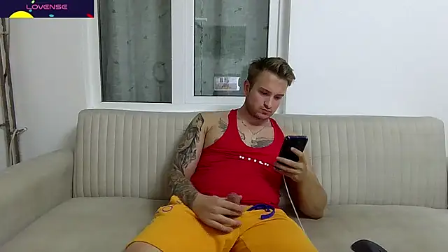 Snapshot of MarcusSophie chatting on 8, 9, 2025 MarcusSophie online show from 8, 9, 2025