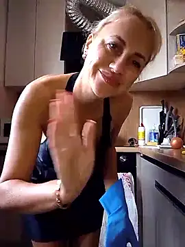 KissMiSveet online show from 5, 11, 2025