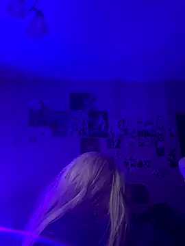 Akira-ivy online show from 19, 9, 2025