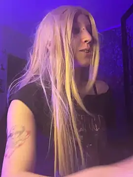 Akira-ivy online show from 22, 9, 2025