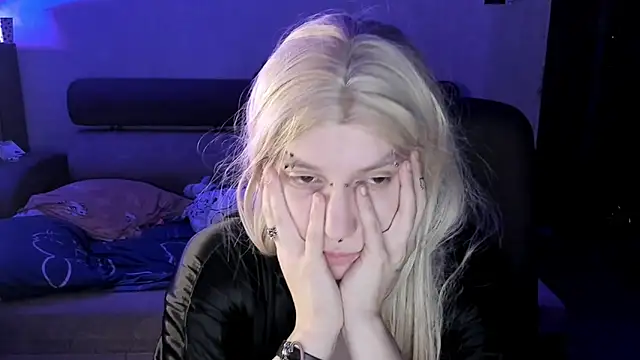 Akira-ivy online show from 7, 3, 2026