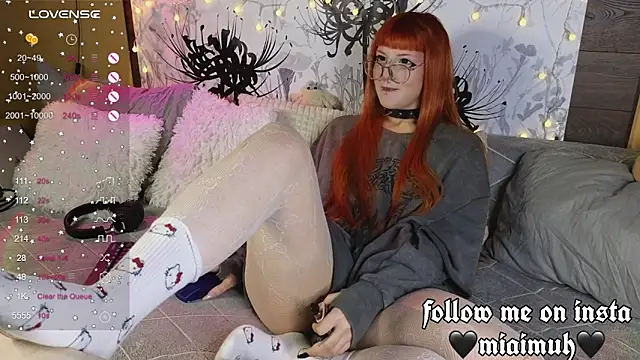 mia  yui online show from 24, 11, 2025