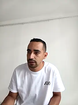 stivenlujan69 online show from 15, 4, 2026