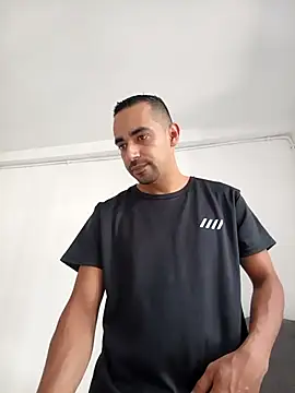 stivenlujan69 online show from 12, 4, 2026