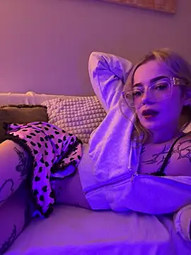 marnemzavar444 online show from 16, 12, 2025