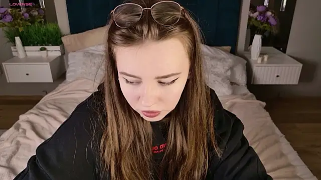 Moon  Bunny online show from 6, 3, 2026