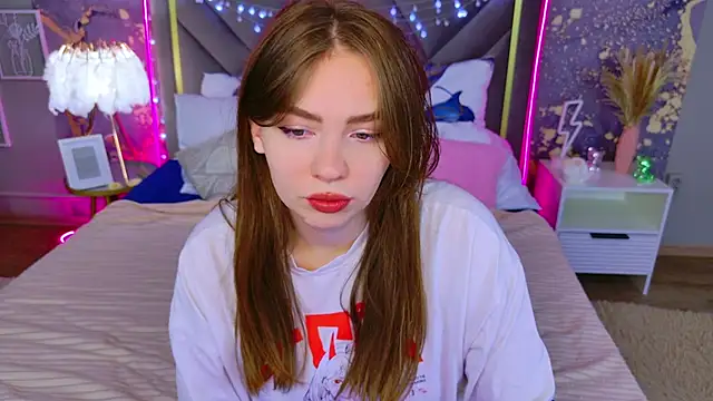 Moon  Bunny online show from 18, 10, 2025