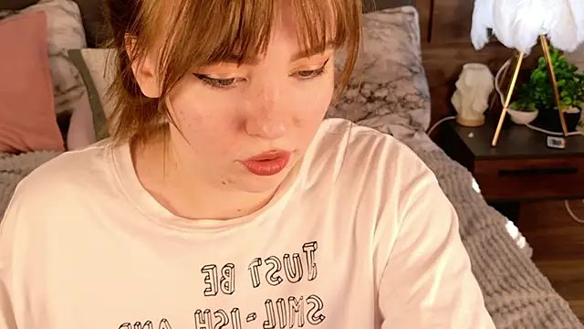 Snapshot of Moon__Bunny chatting on 6, 5, 2026 Moon Bunny online show from 6, 5, 2026