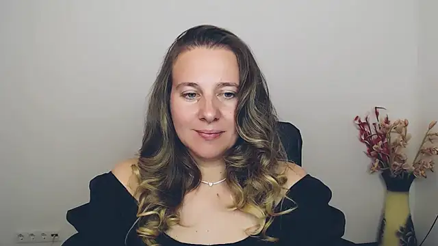 Darklure  online show from 13, 9, 2025