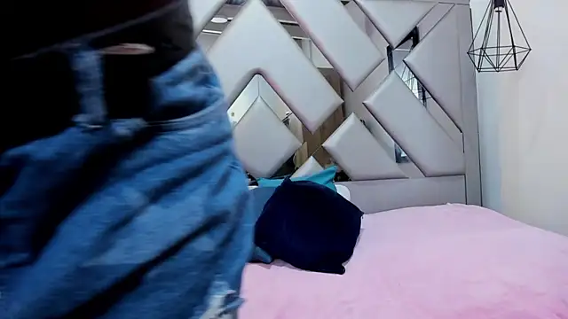 Lorenn Hill online show from 16, 10, 2025