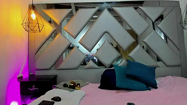 Lorenn Hill online show from 12, 10, 2025