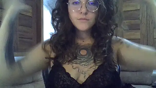 Snapshot of Blue_Liz chatting on 12, 5, 2026 Blue Liz online show from 12, 5, 2026