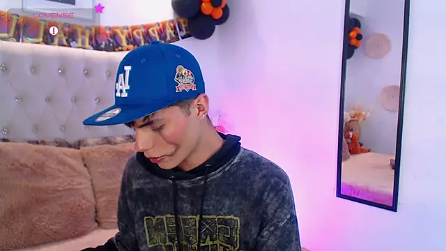 Dulcey  online show from 25, 10, 2025