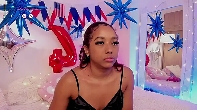 Snapshot of _Zahara_ chatting on 8, 7, 2026 Zahara online show from 8, 7, 2026