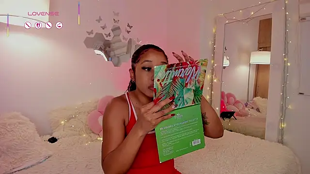 Snapshot of _Zahara_ chatting on 24, 7, 2026 Zahara online show from 24, 7, 2026