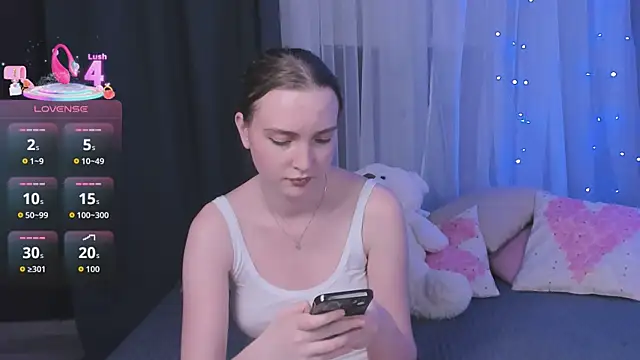 EllaBloom online show from 10, 9, 2025