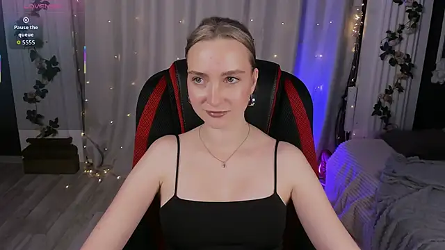 EllaBloom online show from 24, 9, 2025