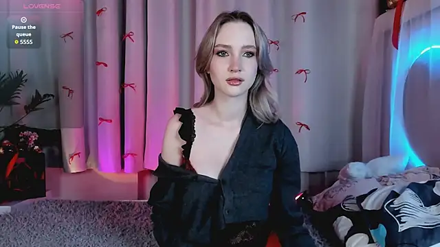 EllaBloom online show from 7, 1, 2026