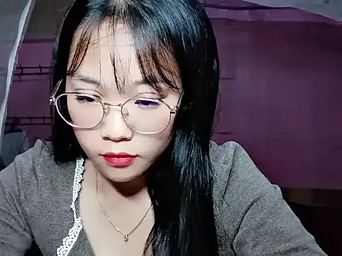 Snapshot of Maimai00 chatting on 8, 11, 2025 Maimai00 online show from 8, 11, 2025