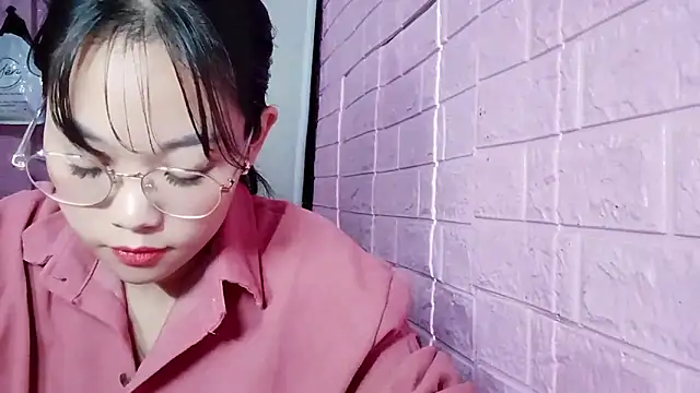 Snapshot of Maimai00 chatting on 14, 11, 2025 Maimai00 online show from 14, 11, 2025