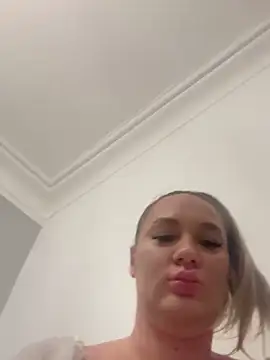 Snapshot of NellyExtraa chatting on 8, 5, 2026 NellyExtraa online show from 8, 5, 2026