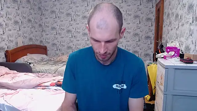 Snapshot of hangryf chatting on 2, 12, 2025 hangryf online show from 2, 12, 2025