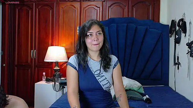 Snapshot of RoxyandAron2 chatting on 31, 5, 2026 RoxyandAron2 online show from 31, 5, 2026