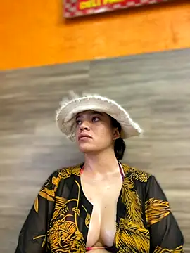 JuanitaMore01 online show from 22, 11, 2025