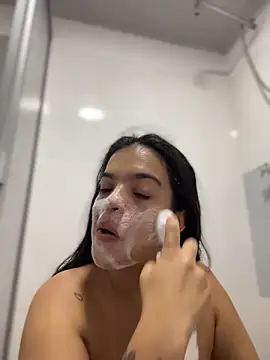 JuanitaMore01 online show from 15, 4, 2026