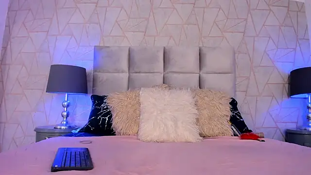 Emely florence  online show from 20, 10, 2025