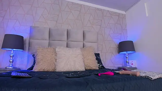 Emely florence  online show from 15, 10, 2025