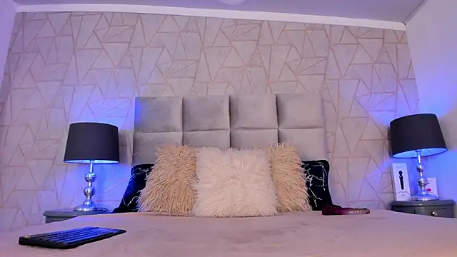 Emely florence  online show from 11, 11, 2025